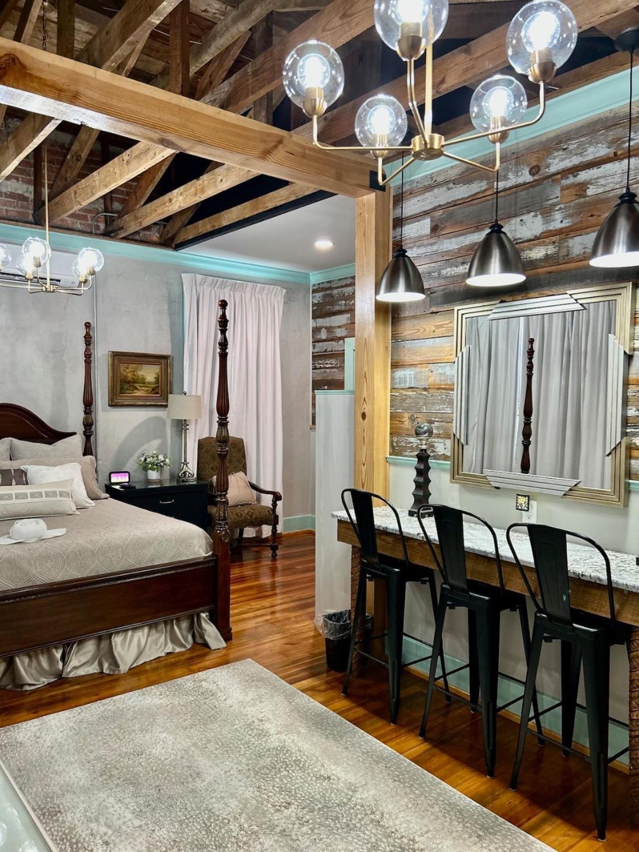 Chipley'S Squareview Inn Carthage Екстериор снимка