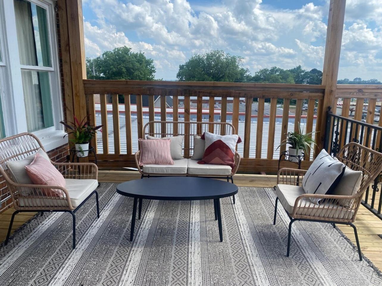 Chipley'S Squareview Inn Carthage Екстериор снимка