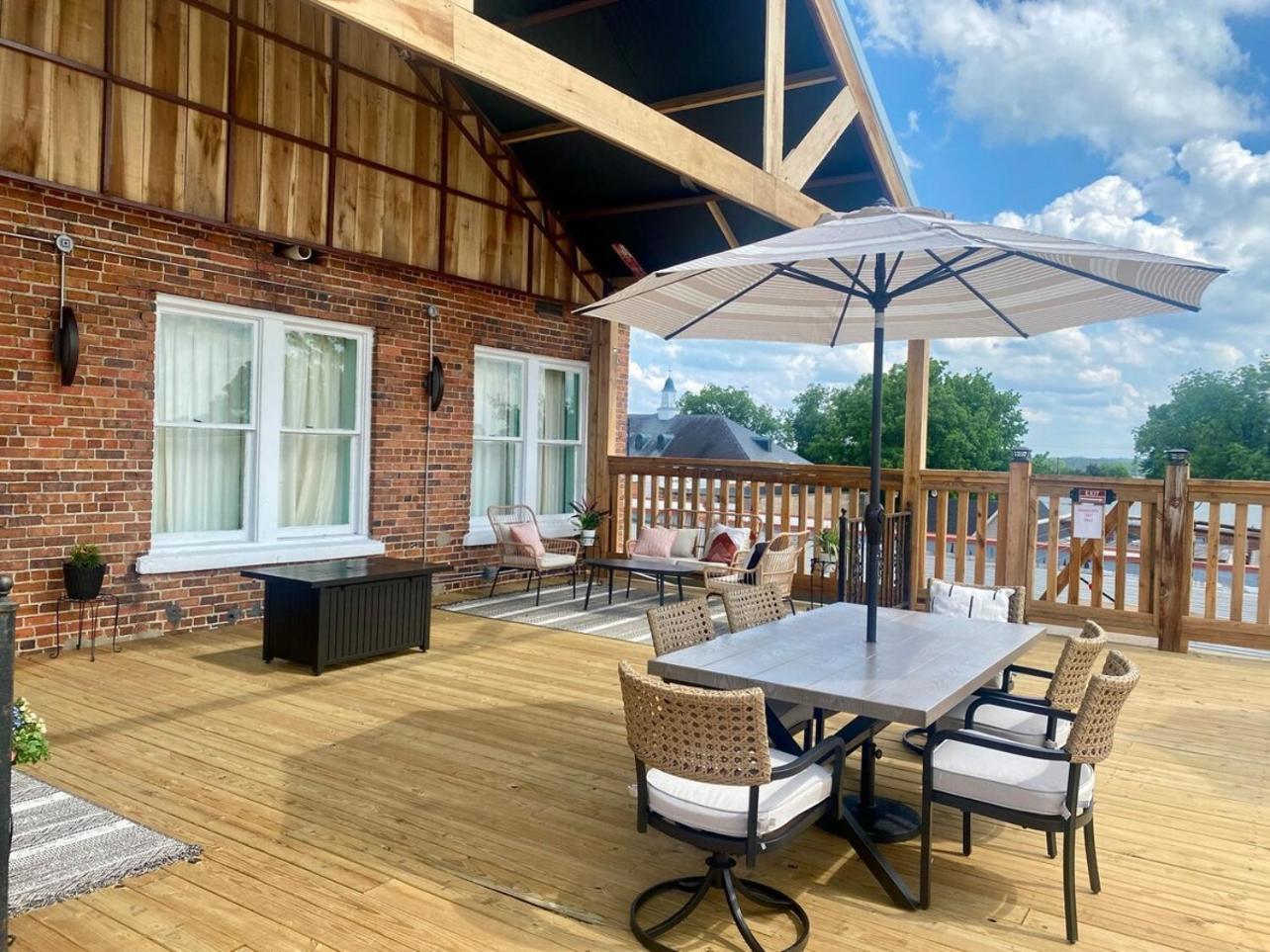 Chipley'S Squareview Inn Carthage Екстериор снимка