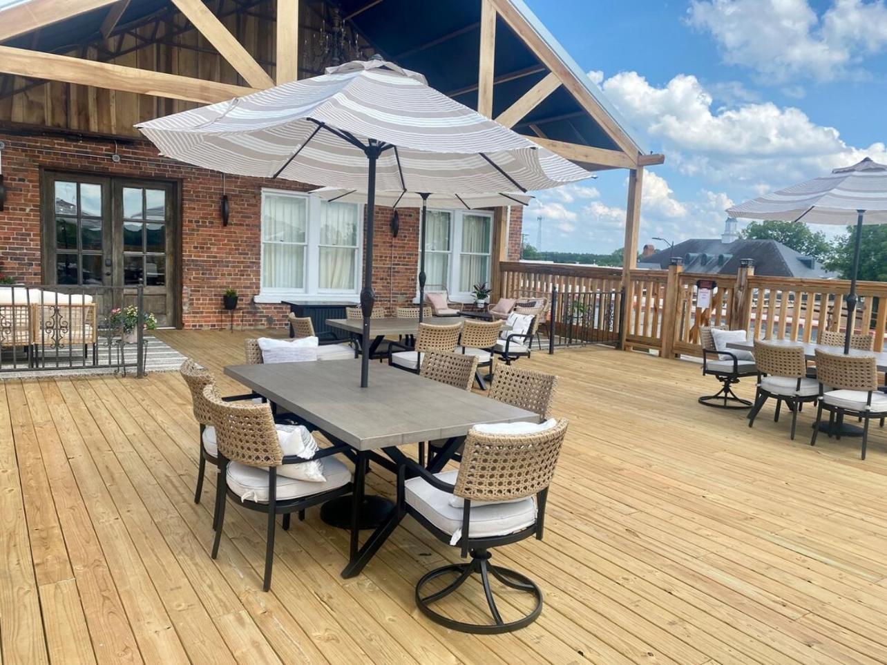 Chipley'S Squareview Inn Carthage Екстериор снимка