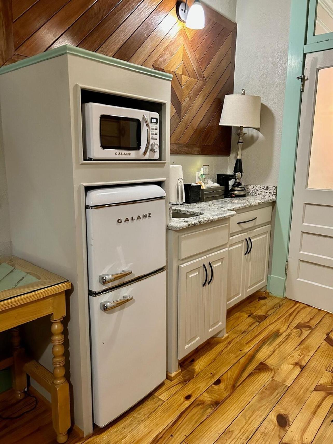 Chipley'S Squareview Inn Carthage Екстериор снимка