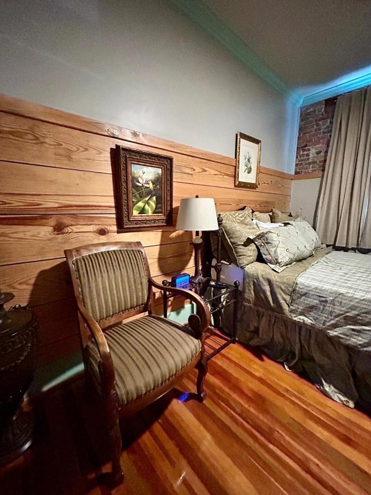 Chipley'S Squareview Inn Carthage Екстериор снимка