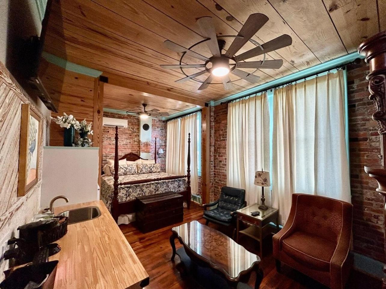 Chipley'S Squareview Inn Carthage Екстериор снимка