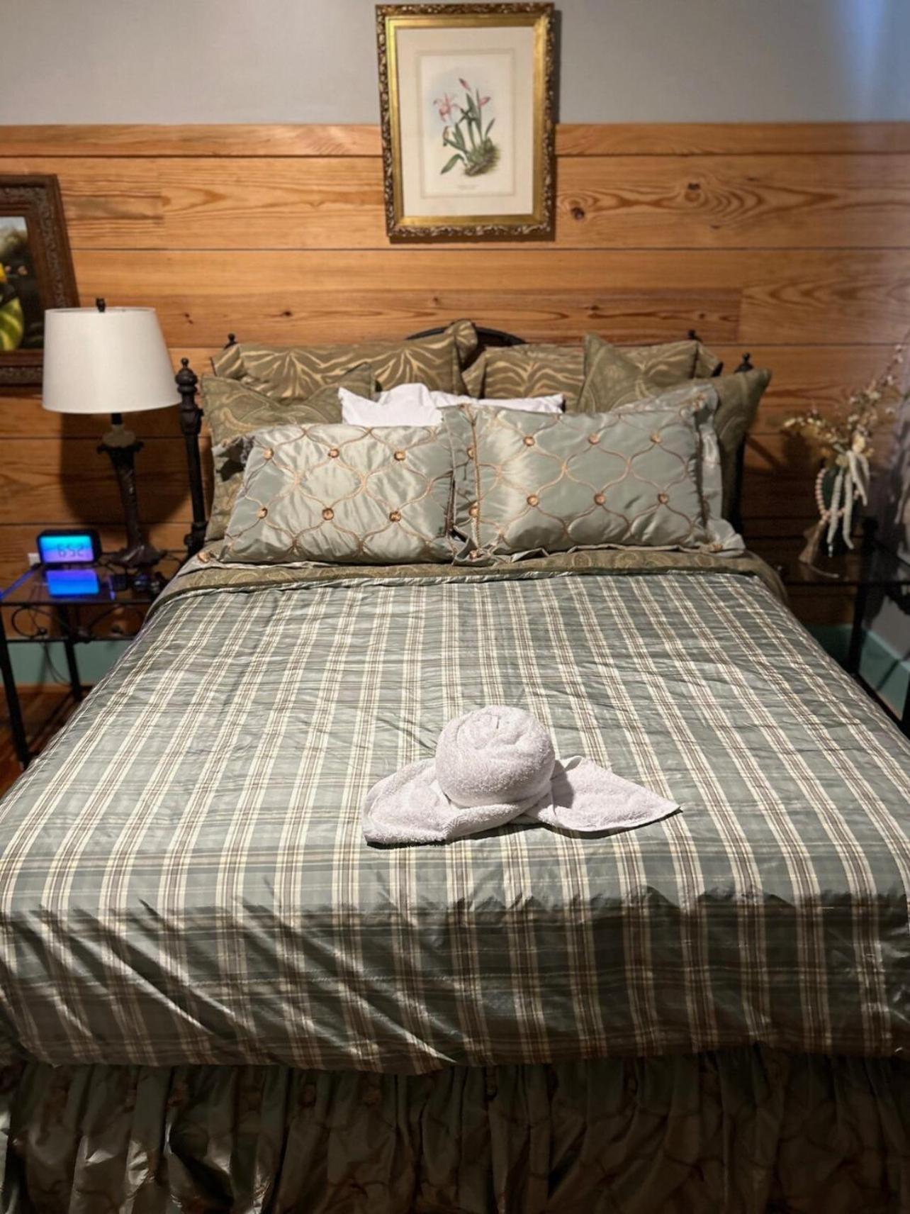 Chipley'S Squareview Inn Carthage Екстериор снимка
