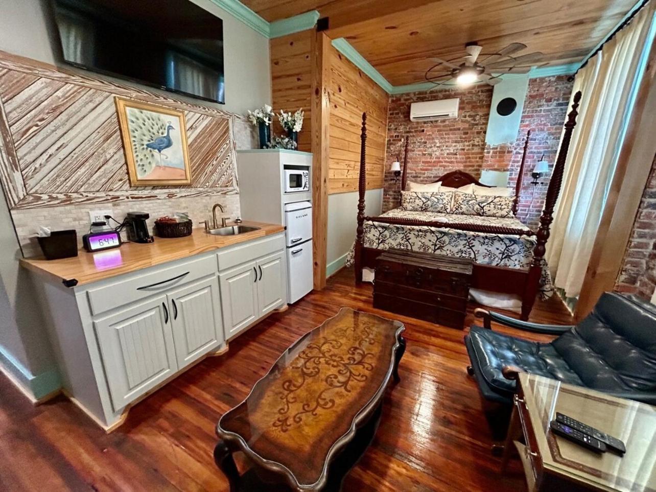 Chipley'S Squareview Inn Carthage Екстериор снимка