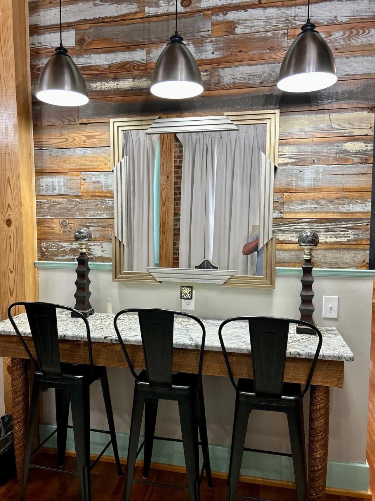 Chipley'S Squareview Inn Carthage Екстериор снимка